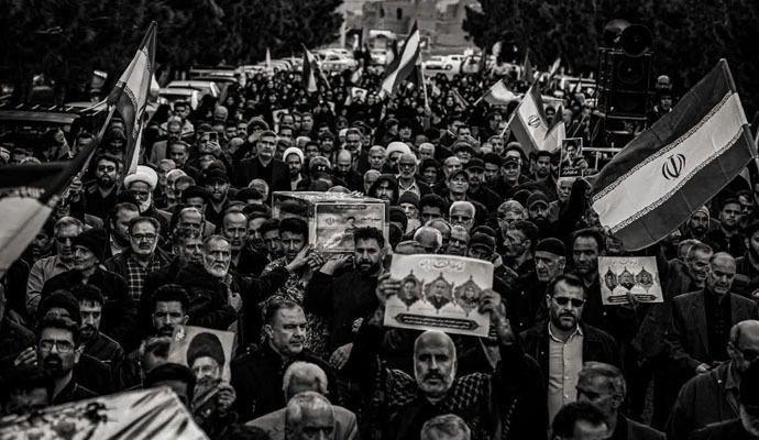 تشییع خانواده شهیدان میرزایی در مشهد اردهال کاشان + عکس