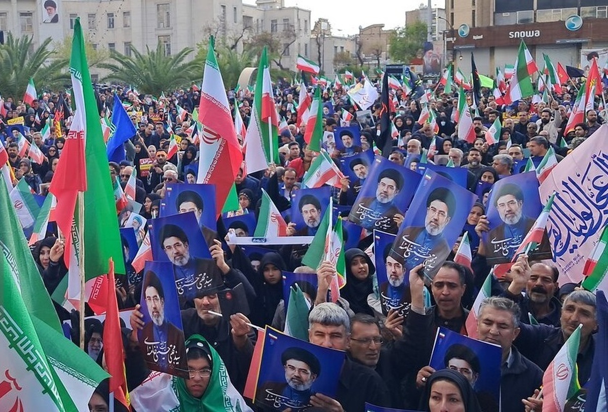 مردم شیراز با رهبر معظم انقلاب تجدید بیعت می کنند