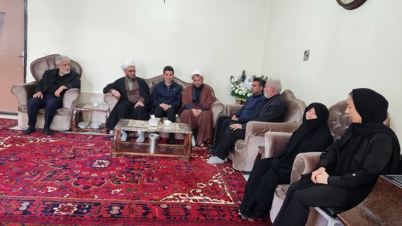 تکریم خانواده شهید «احسان غمی تازه‌کندی» توسط امام جمعه اهر+ تصاویر