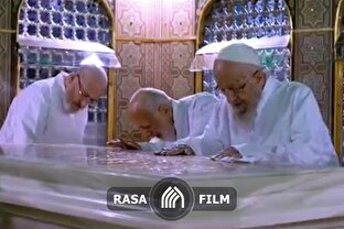 حضور مراجع عظام تقلید در غبار روبی ضریح مطهر حضرت امام رضا