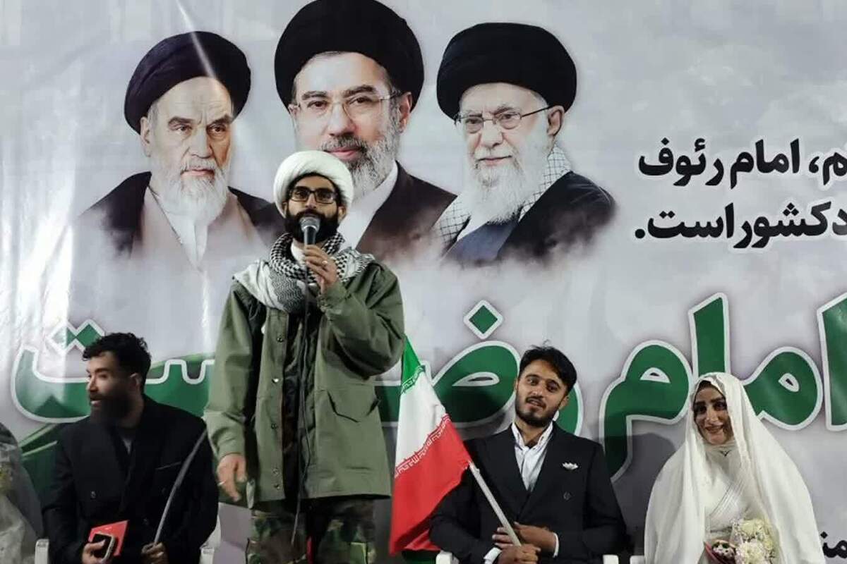 مراسم عقد دو زوج قمی در تجمعات خیابانی