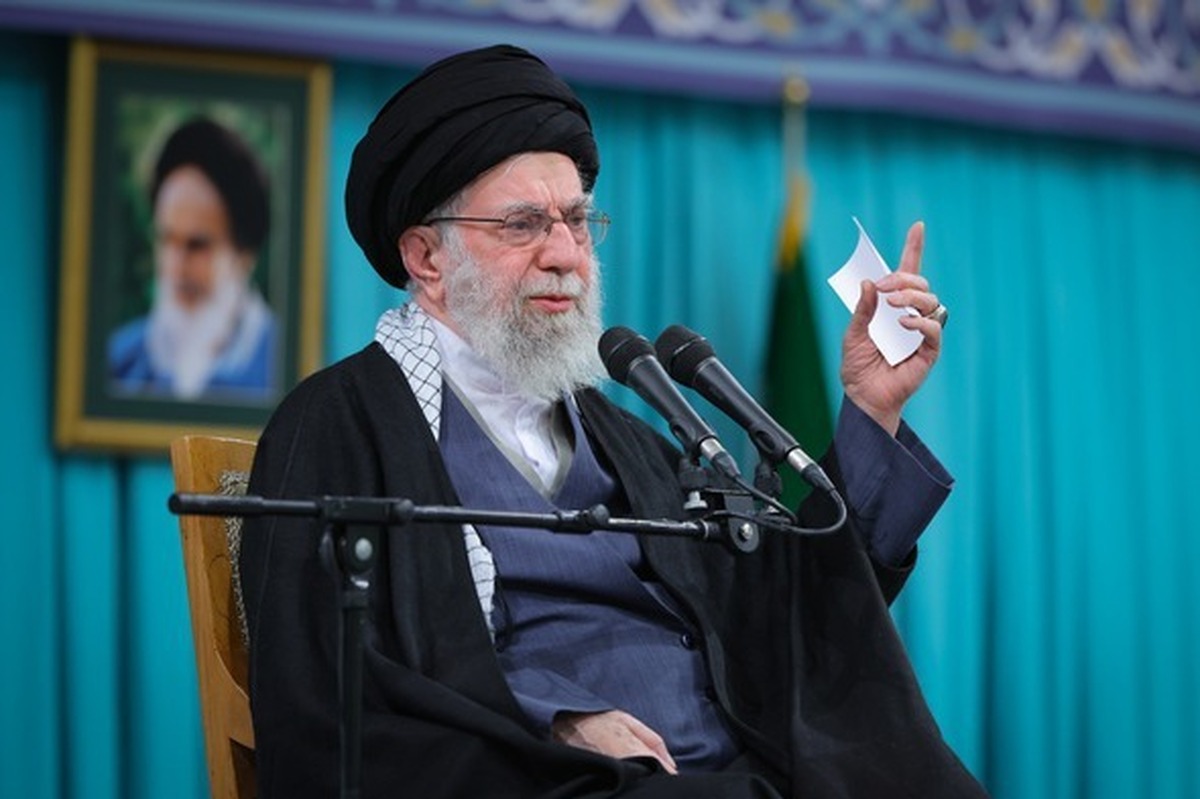 خدا می‌نازد به امت خامنه‌ای