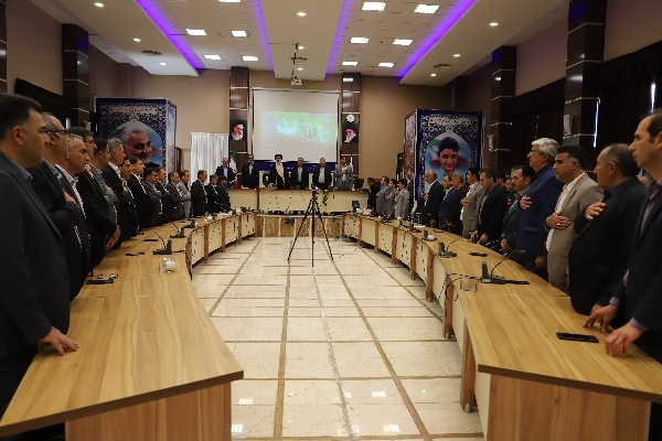 تکریم معلم، احترام به علم و آینده جامعه است تکریم معلم، احترام به علم و آینده جامعه است