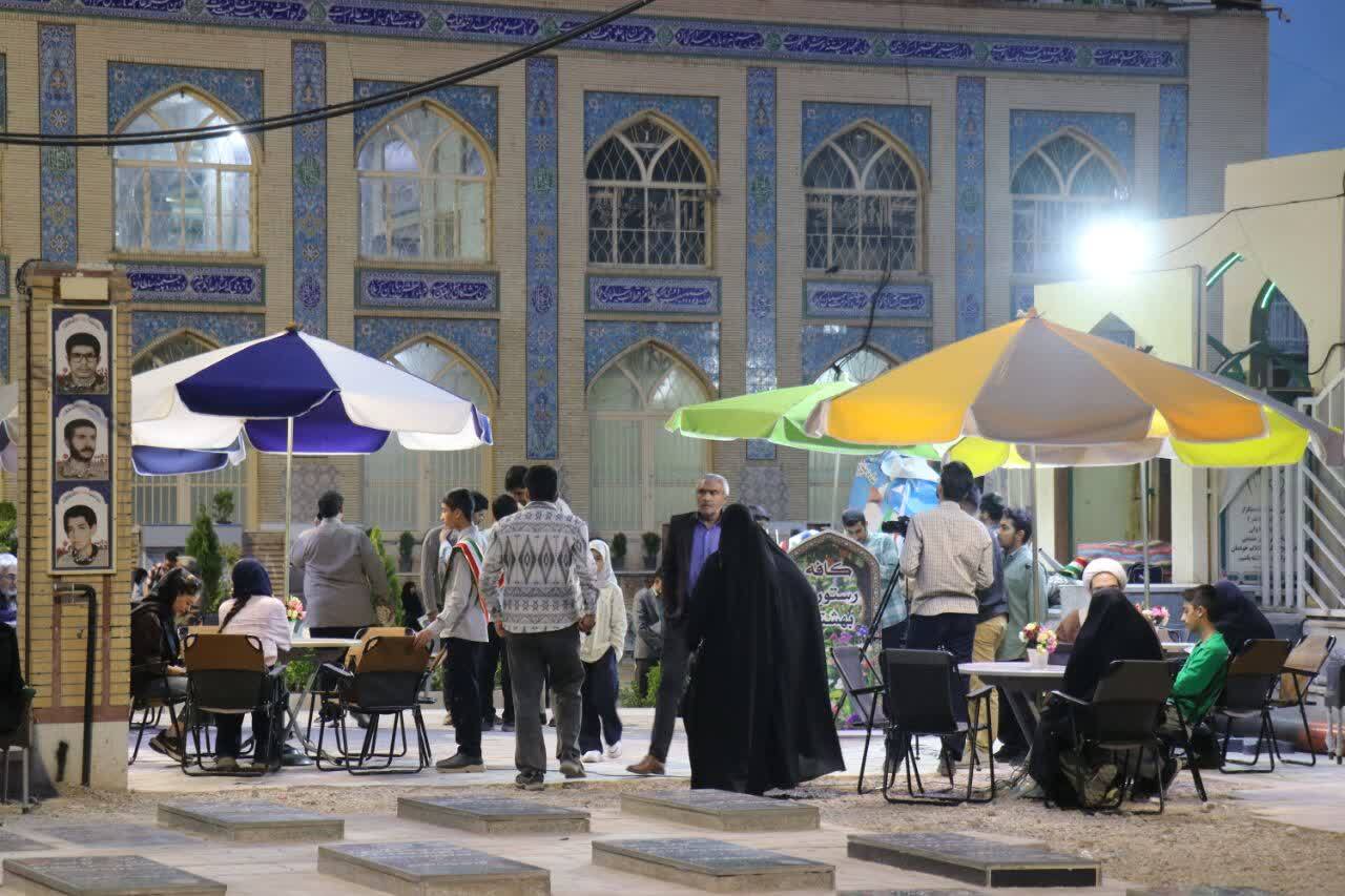 ابتکار طلاب کرمانی با «کافه رستوران قرآنی»/ تغذیه روح با آیات جهاد و بصیرت در ایام جنگ