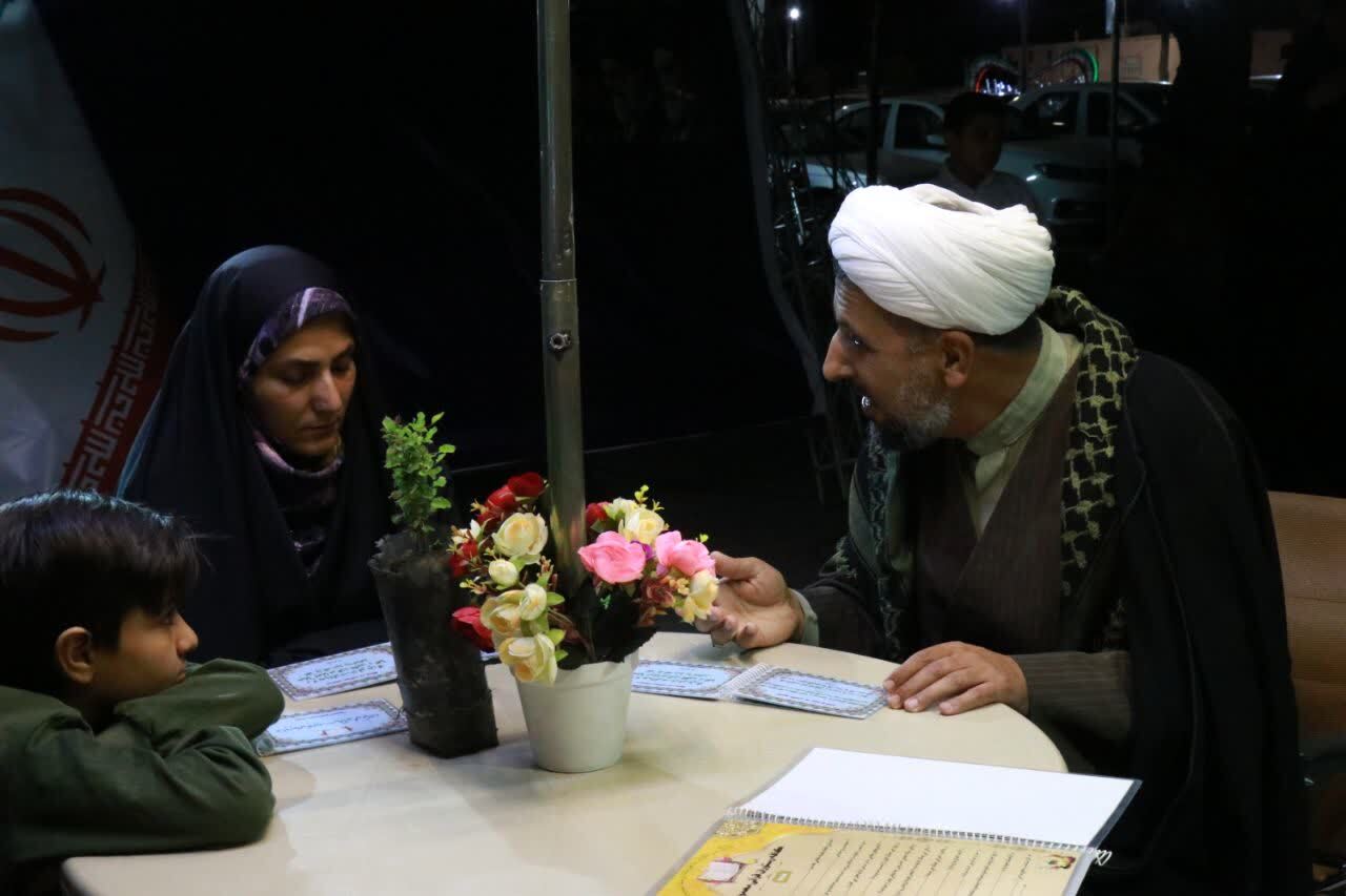 ابتکار طلاب کرمانی با «کافه رستوران قرآنی»/ تغذیه روح با آیات جهاد و بصیرت در ایام جنگ