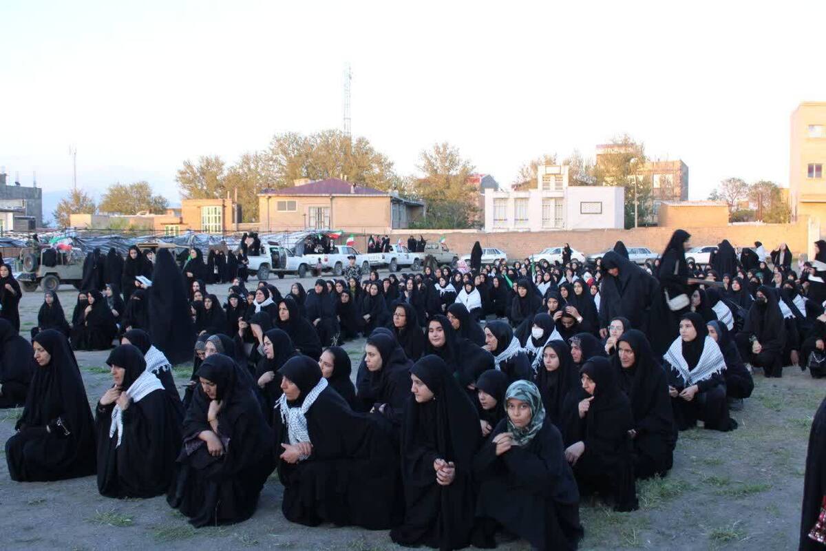 بازدید فرمانده سپاه مرند از تمرینات رژه بسیج خواهران