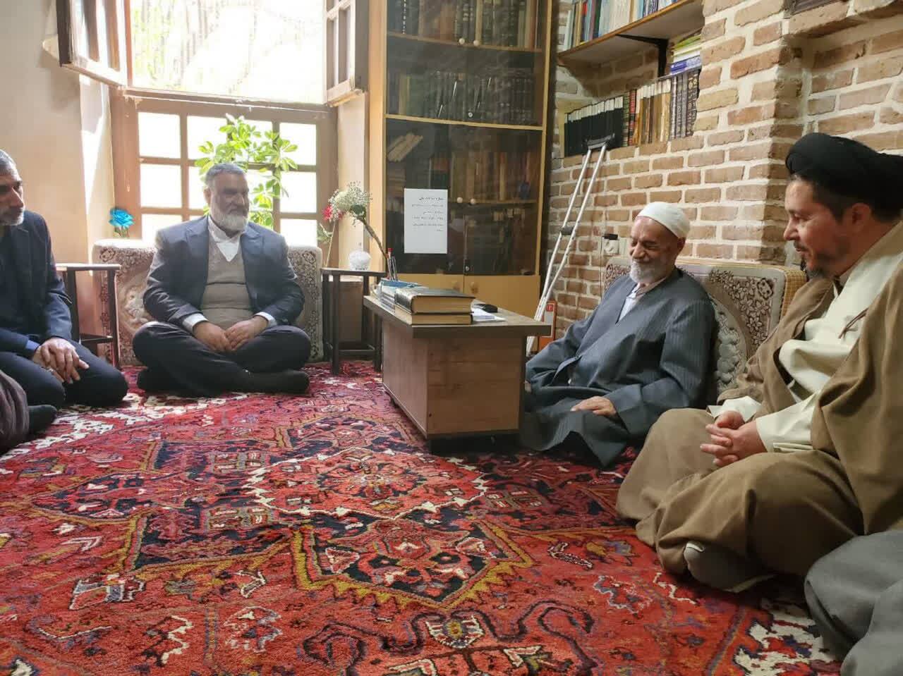 دیدار مدیر مرکز خدمات حوزه‌ علمیه استان با اساتید پیشکسوت حوزه به مناسبت روز معلم+ تصاویر