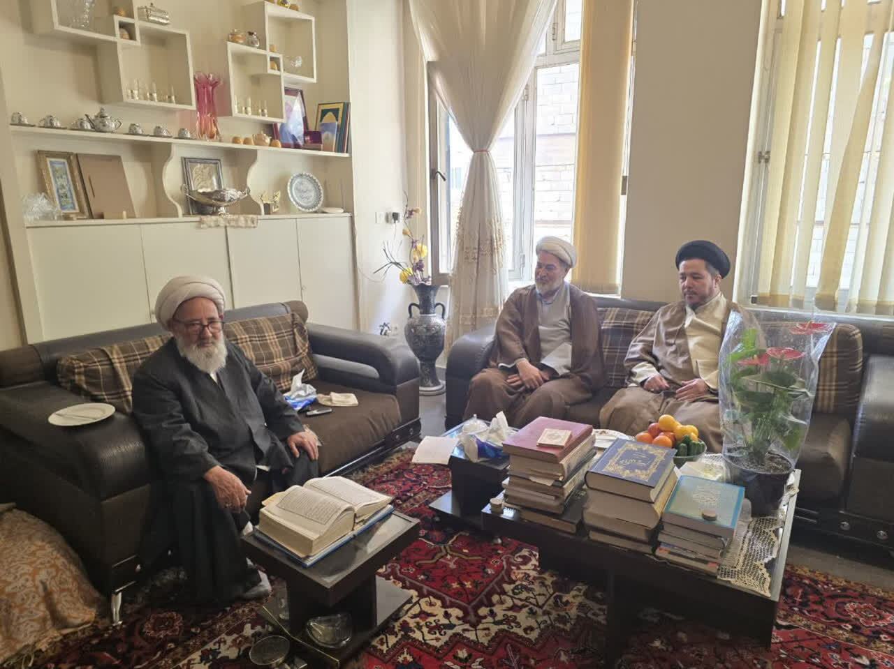 دیدار مدیر مرکز خدمات حوزه‌ علمیه استان با اساتید پیشکسوت حوزه به مناسبت روز معلم+ تصاویر