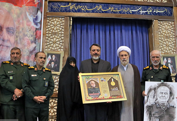 مراسم بزرگداشت شهید سردار خادمی در حرم مطهر شاهچراغ برگزار شد