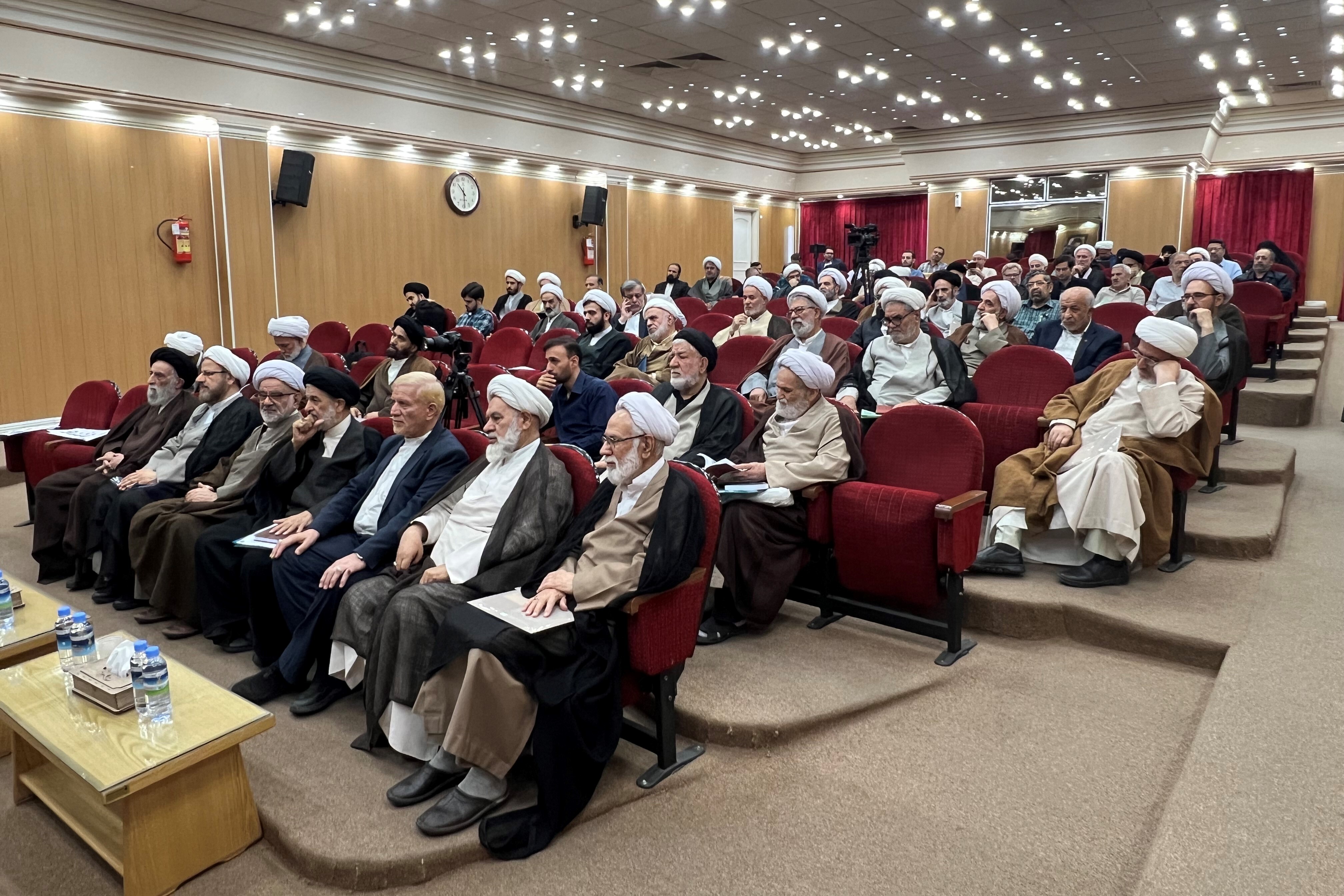 گزارشی از برگزاری بزرگداشت مقام علمی فقیه نواندیش آیت‌الله العظمی محمد ابراهیم جناتی+عکس