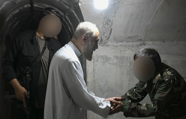 حضور نماینده ولی فقیه در فارس در خطوط مقدم جنوب کشور و دیدار با رزمندگان