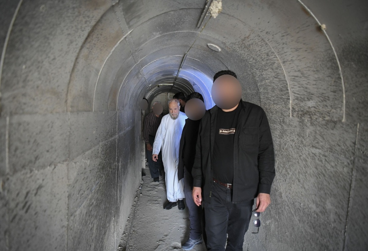 حضور نماینده ولی فقیه در فارس در خطوط مقدم جنوب کشور و دیدار با رزمندگان