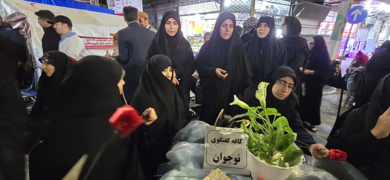 تداوم فعالیت موکب «شجره طیبه» حوزه علمیه خواهران بناب در میدان امام حسین+ تصاویر تداوم فعالیت موکب «شجره طیبه» حوزه علمیه خواهران بناب در میدان امام حسین+ تصاویر