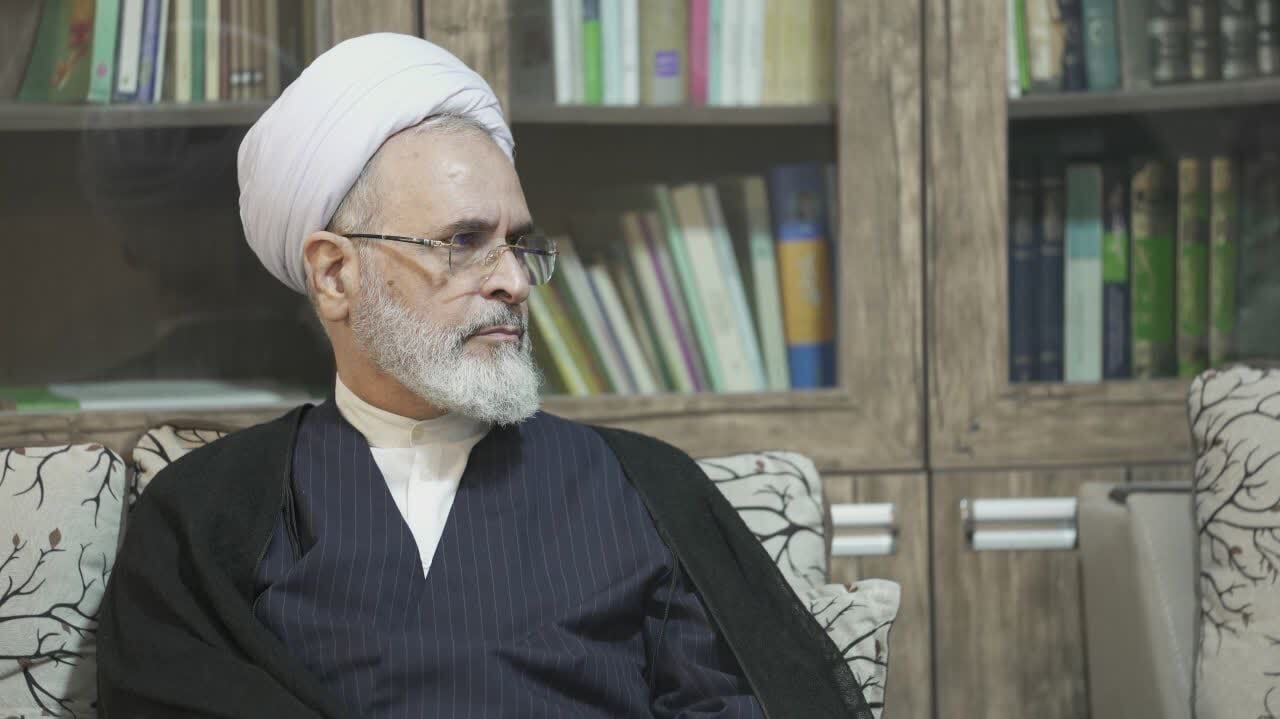 حضور آیت الله اعرافی در منزل وزیر اطلاعات شهید