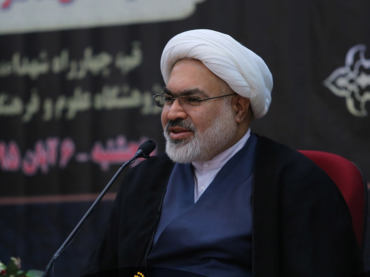 رهبری امت اسلامی تنها به مرزهای یک کشور محدود نمی‌شود