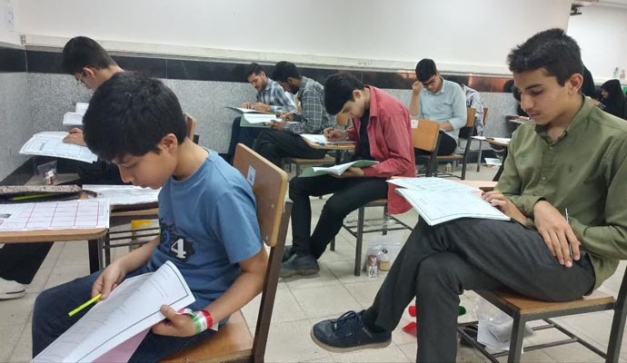 مرحله کتبی بیستمین دوره ارزیابی و اعطای مدرک تخصصی به حافظان قرآن کریم در کاشان برگزار شد