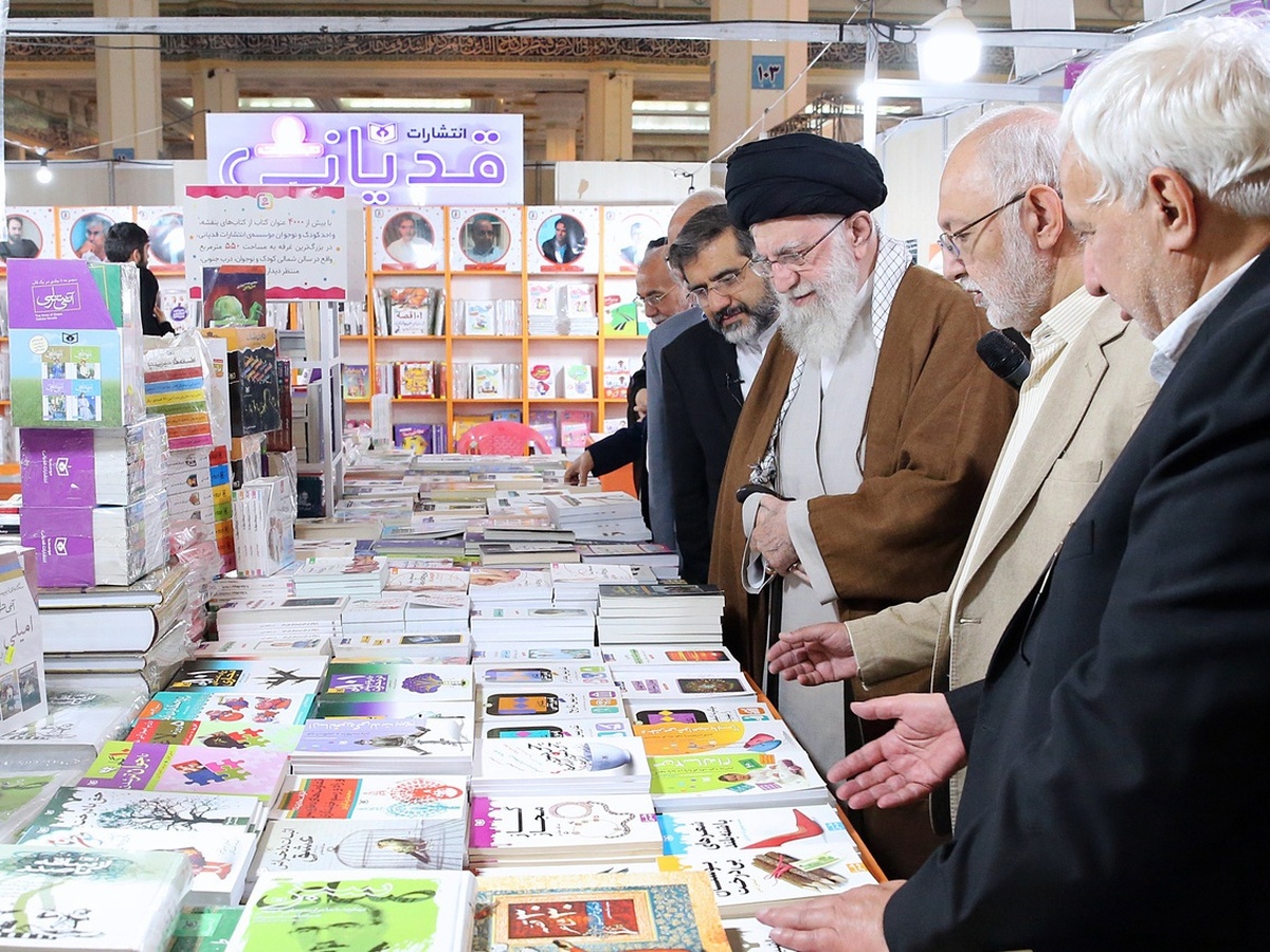 صهبا روایت رهبر شهید را از نمایشگاه کتاب به میدان‌های شهر برد