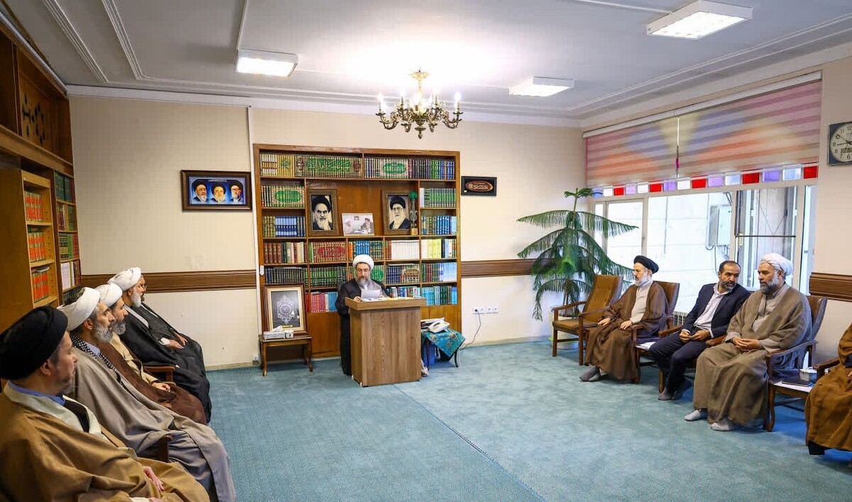 نشست مدیران مدارس علمیه تبریز با نماینده ولی‌فقیه برگزار شد