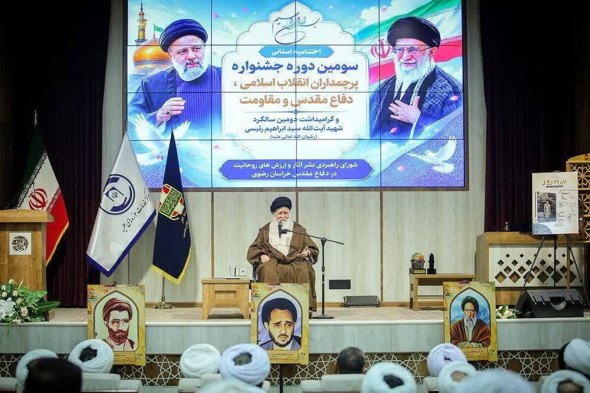 محور همه تصمیمات کشور انقلاب اسلامی باشد