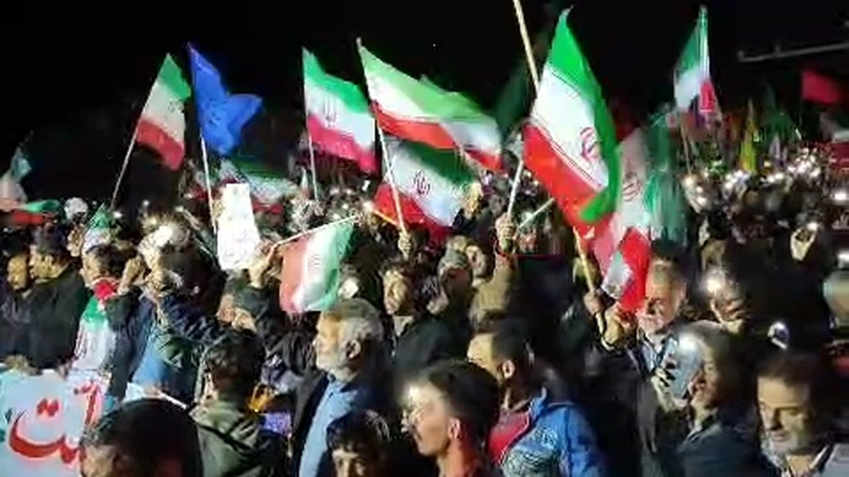 رجزخوانی حماسی مردم انقلابی در غرب شهرکرد + فیلم