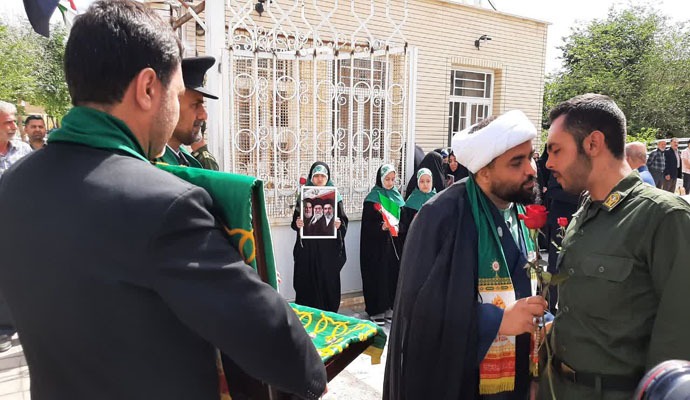 کاروان زیر سایه خورشید به دارالشهدای آران و بیدگل رسید+ عکس