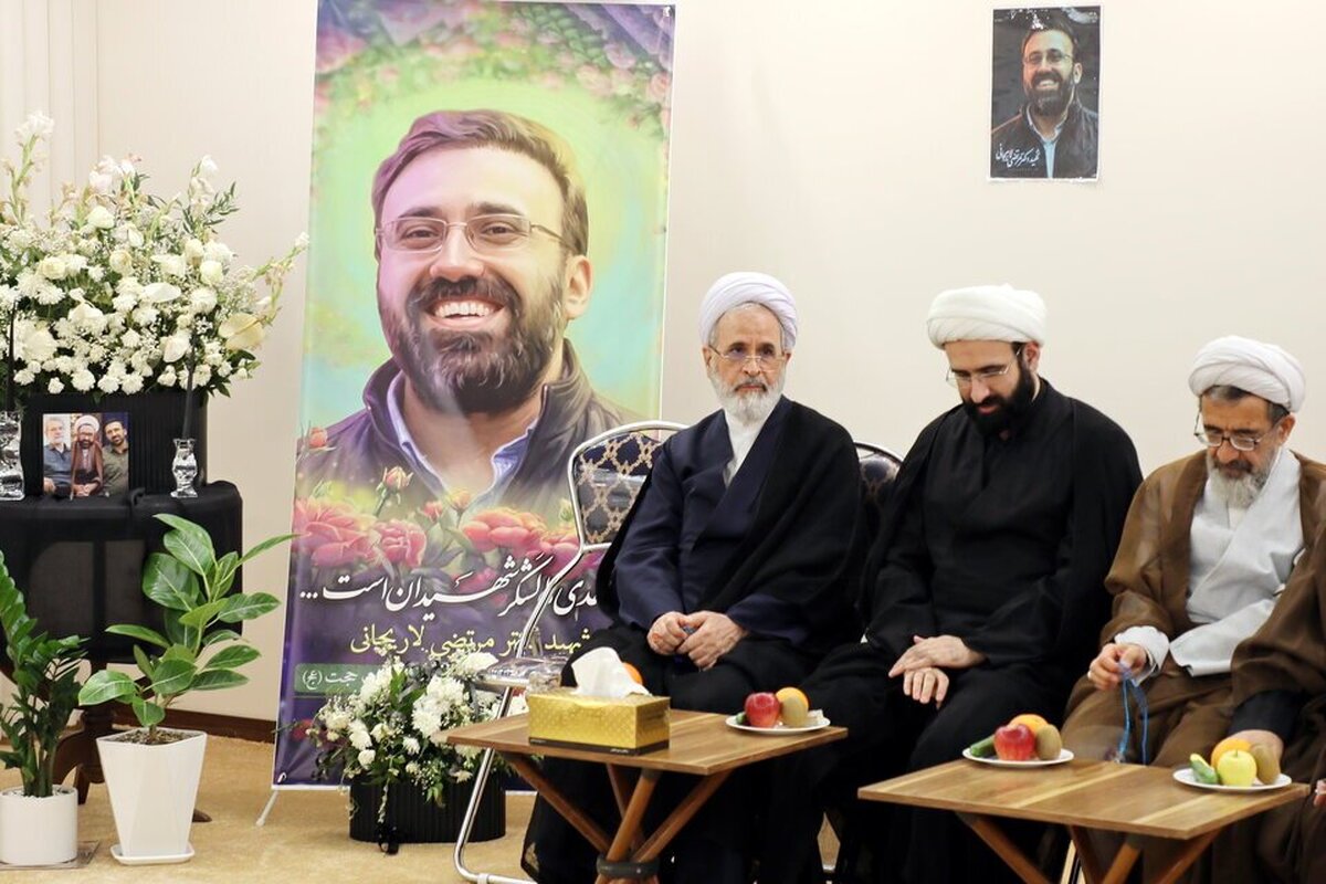 دیدار آیت‌الله اعرافی با خانواده شهید علی لاریجانی+ تصاویر