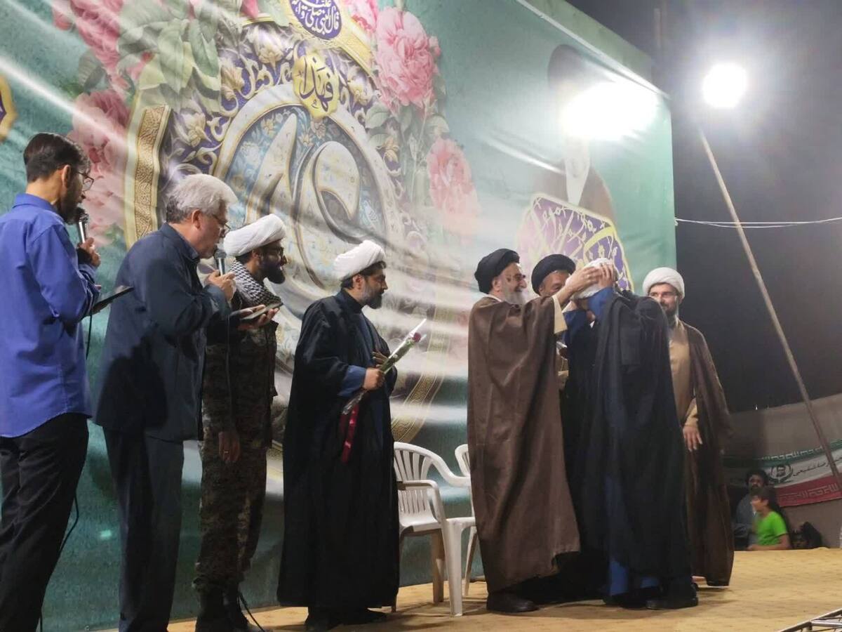 معمم شدن طلاب در میدان مبارزه