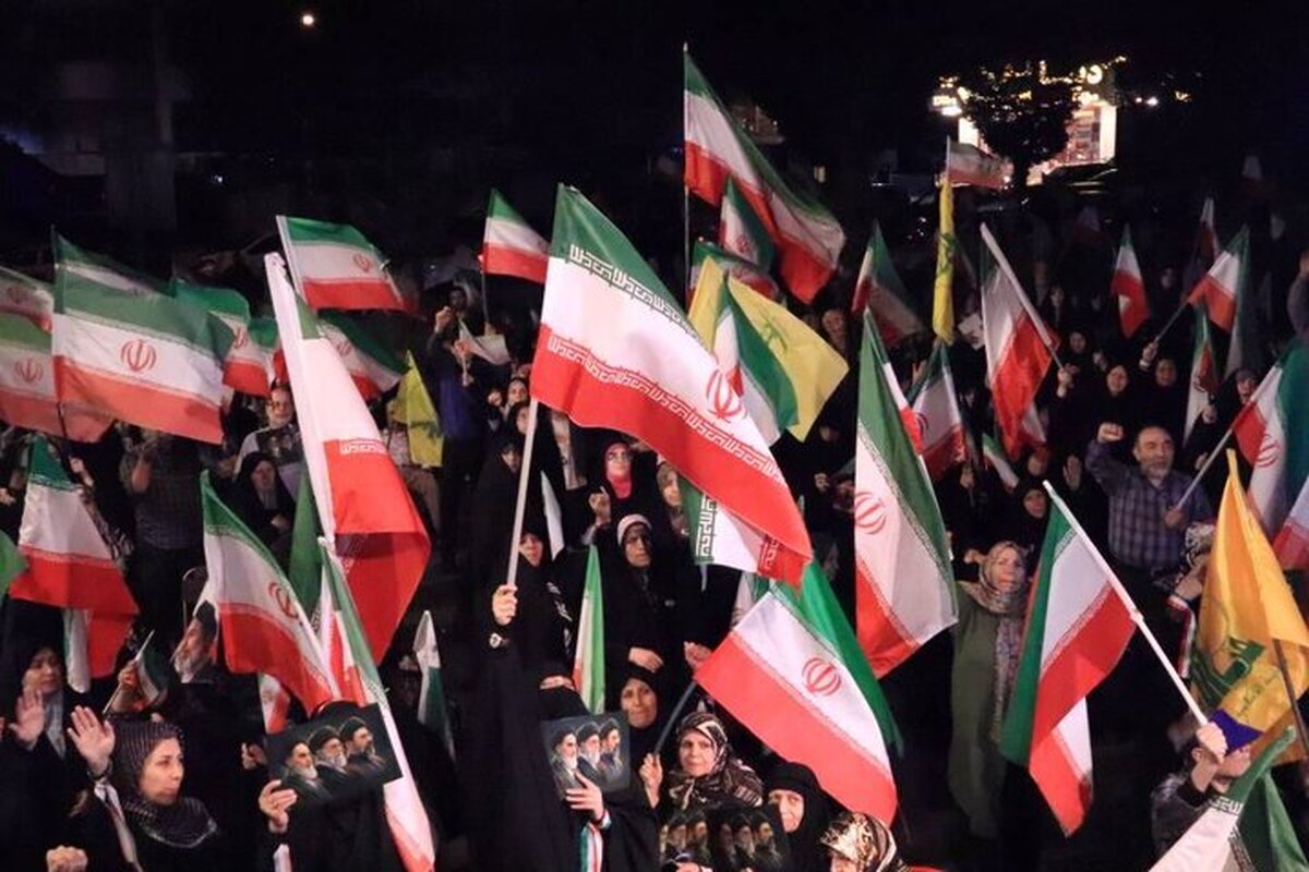 با خصم بگو پرچم ایران کفن ماست