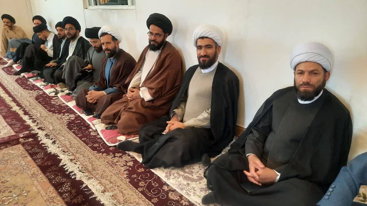 پادزهر سمپاشیهای دشمن «تبیین» است؛ رسالت مهم روحانیت در آگاهسازی جامعه پادزهر سمپاشیهای دشمن «تبیین» است؛ رسالت مهم روحانیت در آگاهسازی جامعه