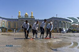 تنظیف گنبد و محیط پیرامونی حرم مطهر حضرت ابوالفضل العباس (ع) در آستانه ماه محرم