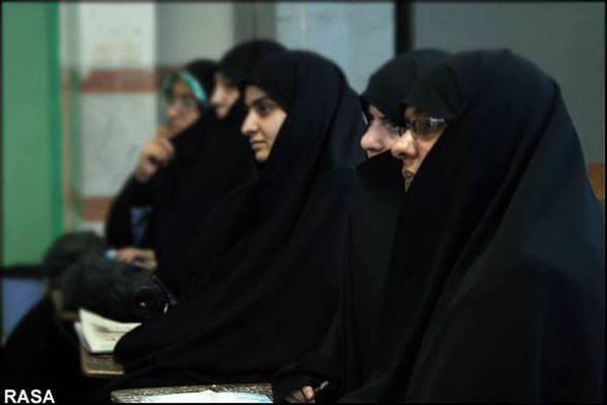 بانوان طلبه در محرم، راهبران تربیتی و نمایشگران الگوی سوم زن مسلمان باشند