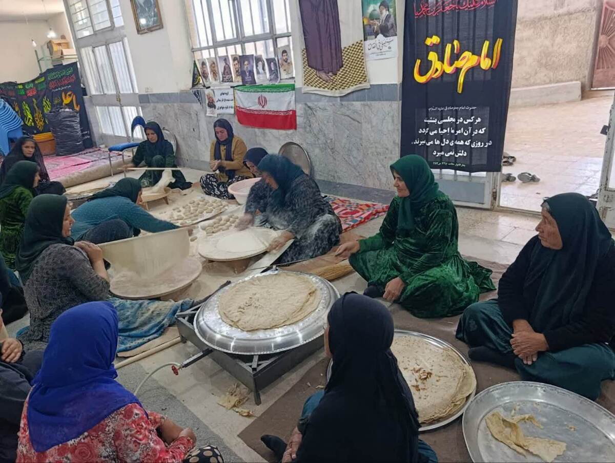 روایت جهاد زنانه پای تنور نان؛ بانوان روستا پای کار وطن آمدند