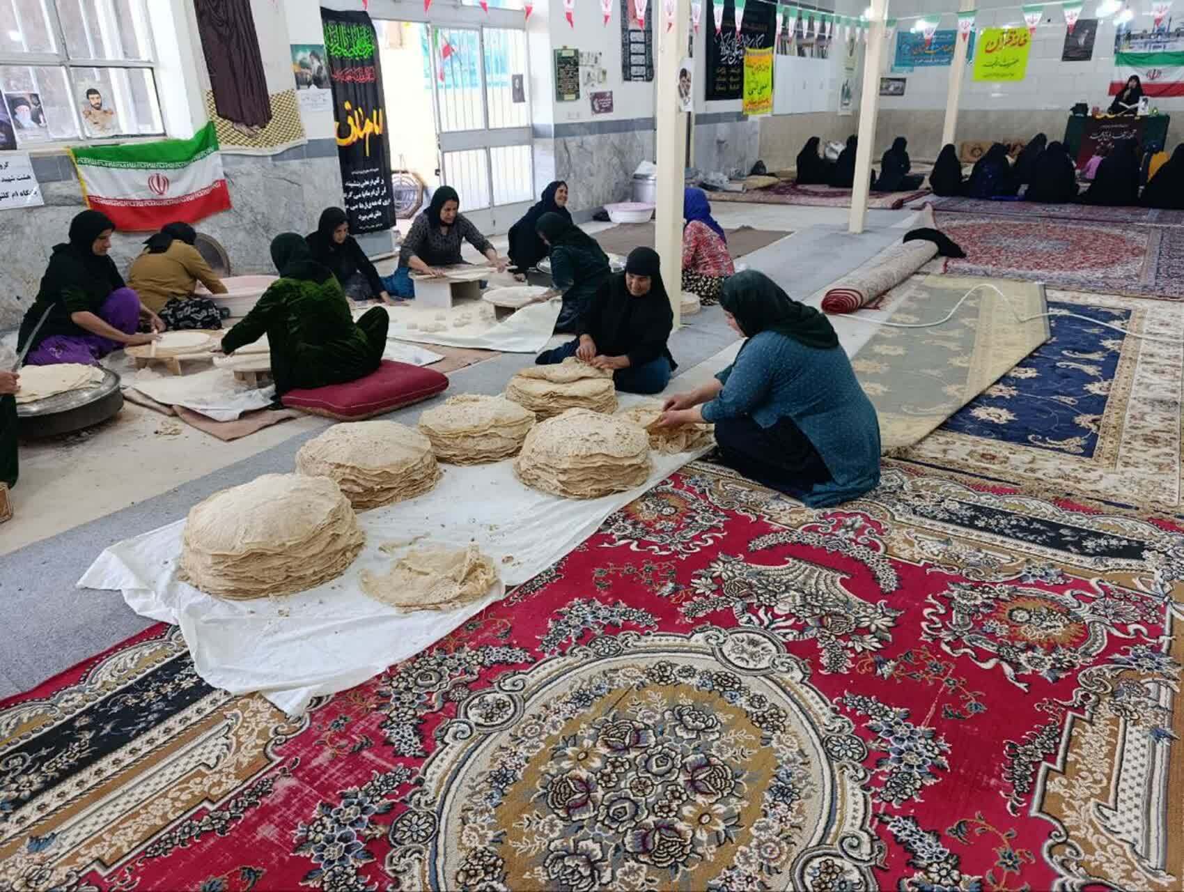 روایت جهاد زنانه پای تنور نان؛ بانوان روستا پای کار وطن آمدند