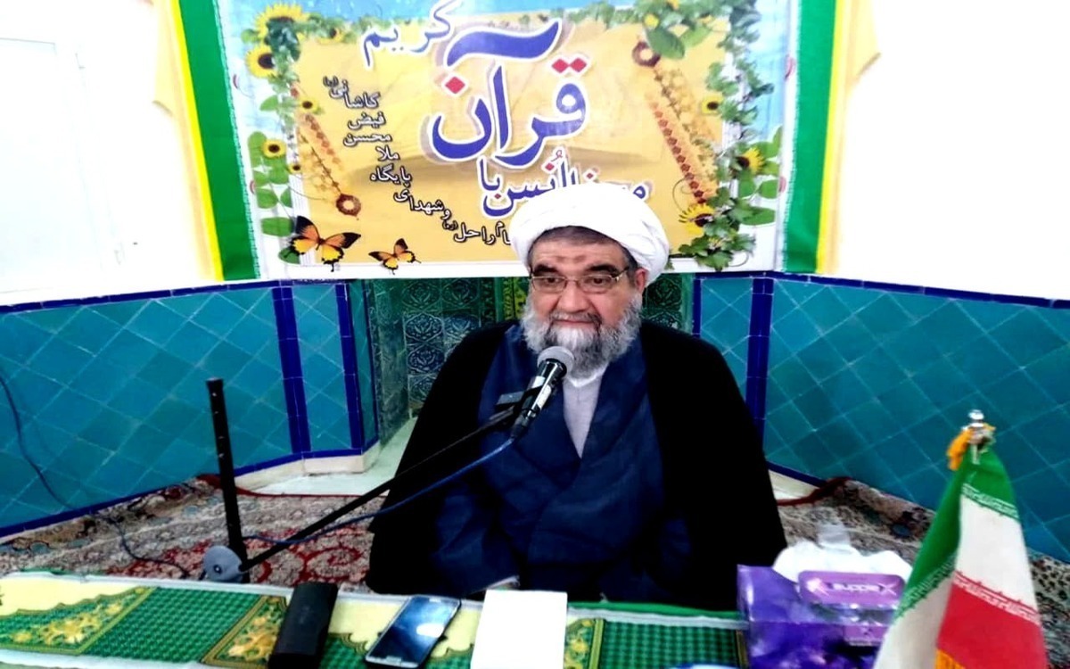 نصب پرچم جمهوری اسلامی ایران در عزاداری‌های محرم