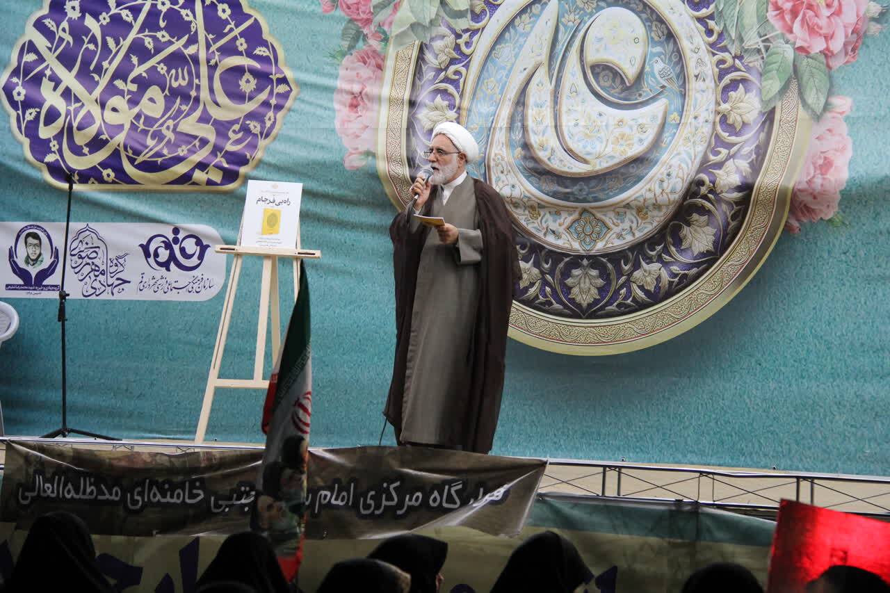 رونمایی از کتاب راه بی فرجام رونمایی از کتاب راه بی فرجام