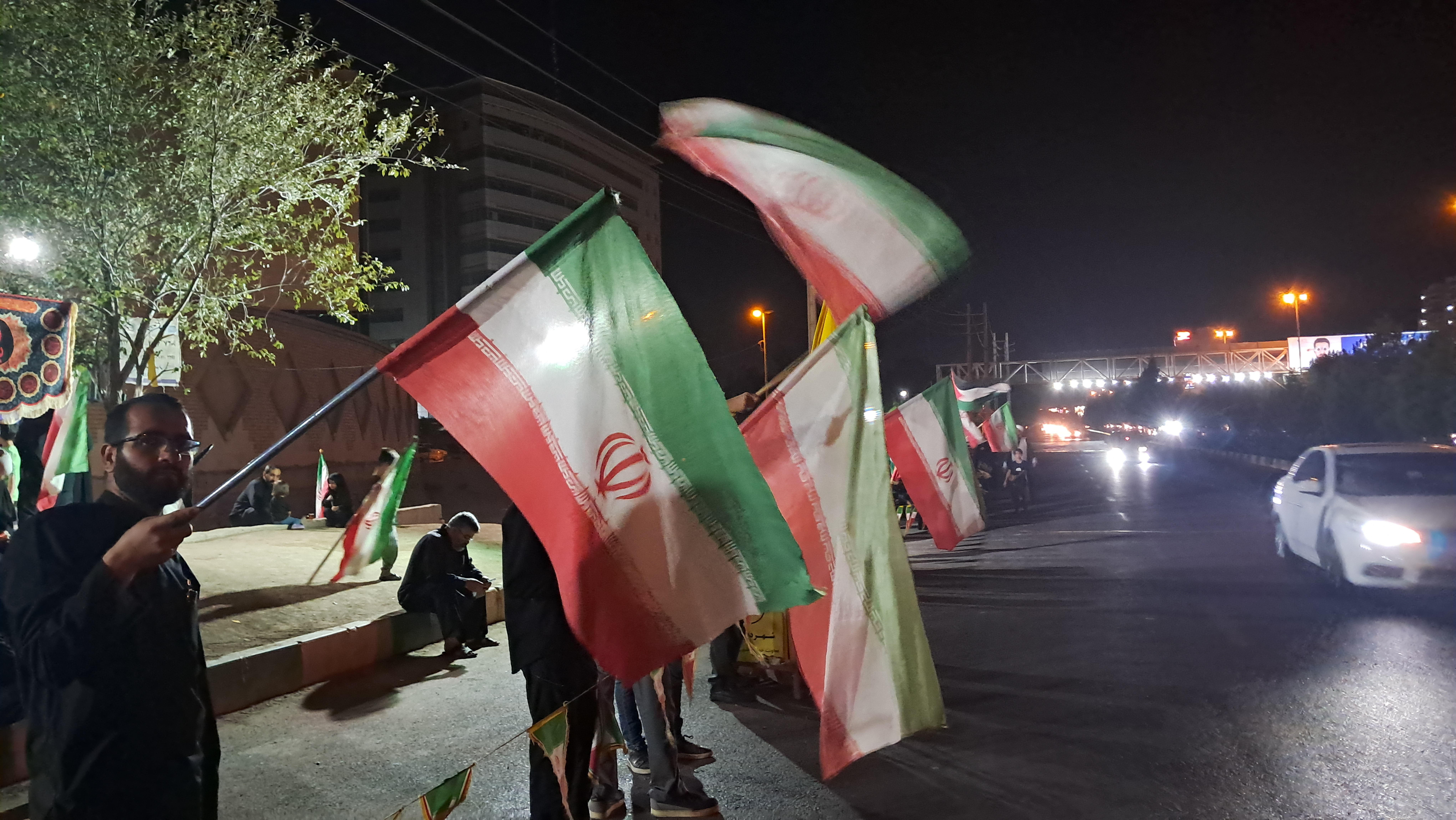 پرچمگردانی طلاب شهرک مهدیه قم پرچمگردانی طلاب شهرک مهدیه قم