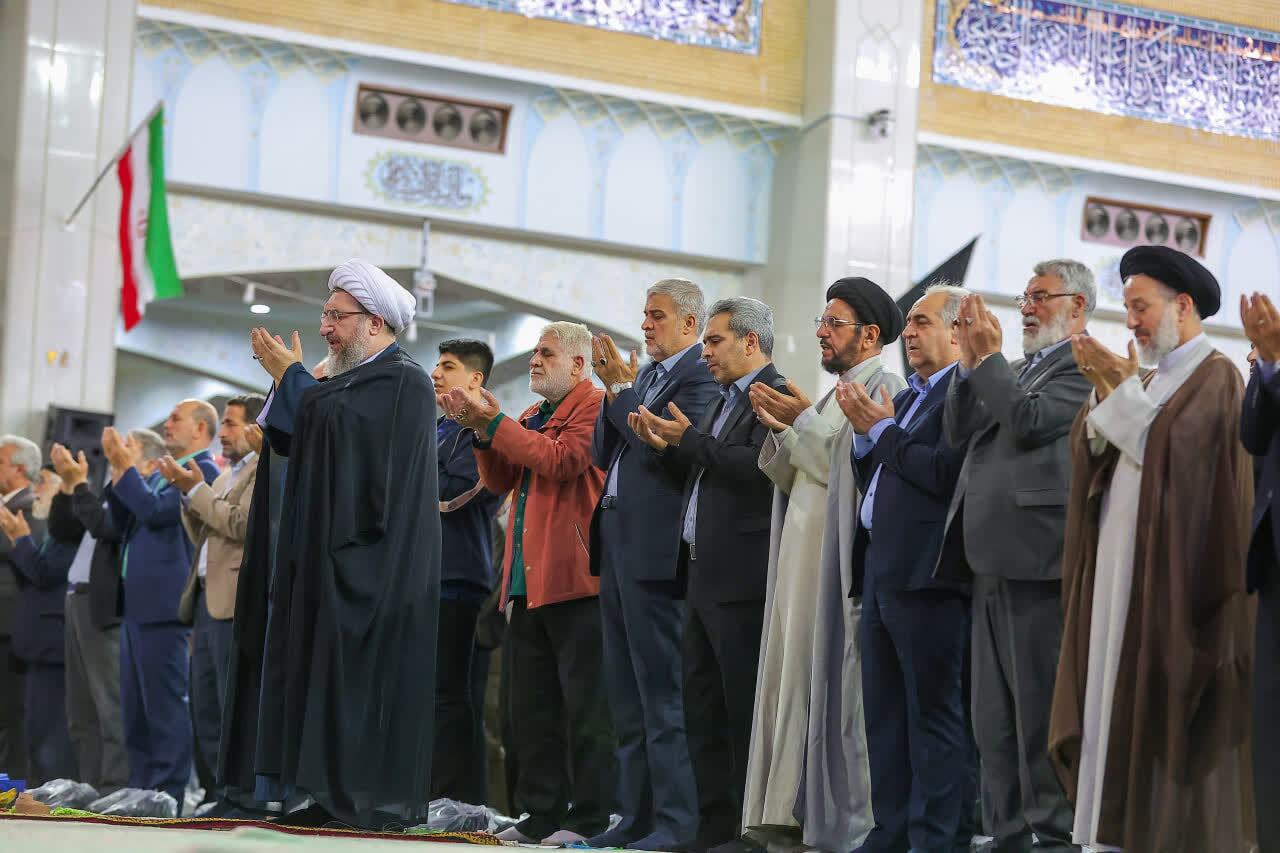 نماز عید سعید قربان در مصلای اعظم تبریز اقامه شد+ تصاویر