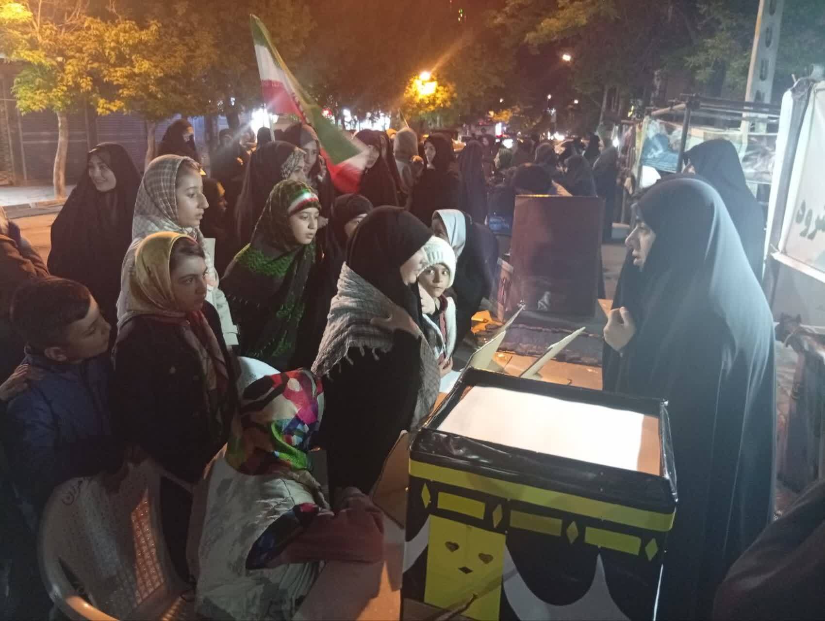 طنین «نقالی ولایت» در موکب طلاب خواهر هشترود/مطالبه‌گری طلاب برای بهبود معیشت مردم+تصاویر