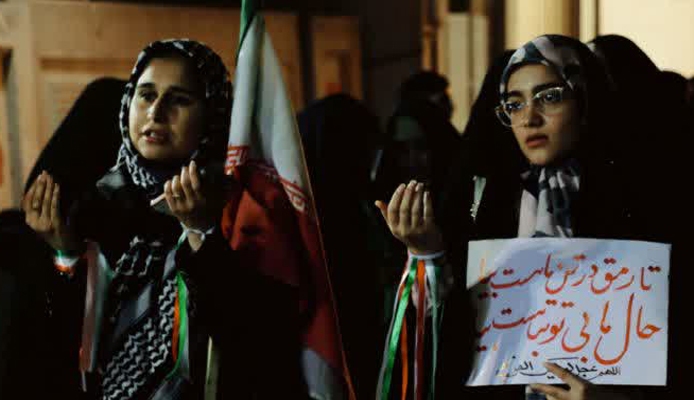 فریادهای ملتِ مبعوثِ منتقم، با پلاکاردهای مردمی + عکس فریادهای ملتِ مبعوثِ منتقم، با پلاکاردهای مردمی + عکس