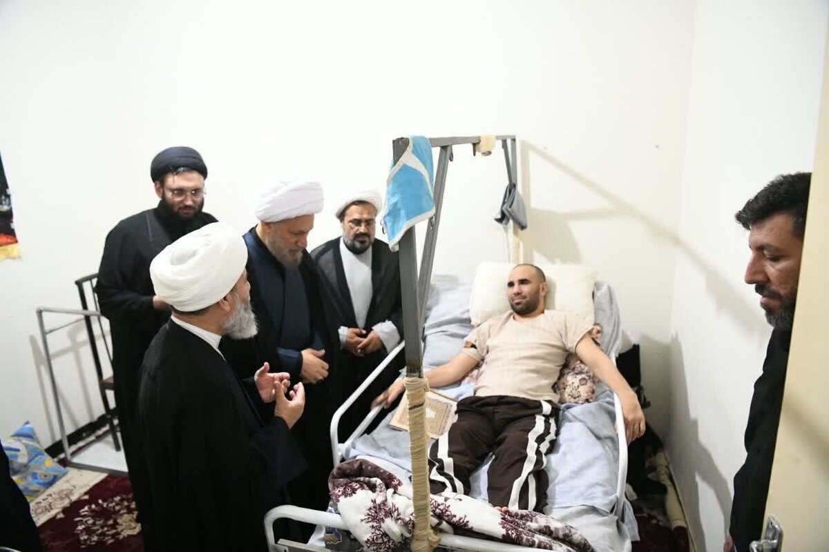 عیادت مسئولان حوزوی فارس از مبلغ ایثارگر و جهادی سانحه دیده