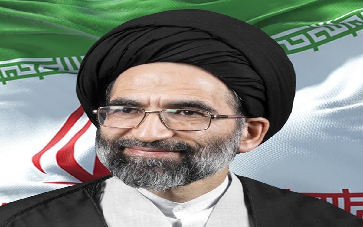 شکست ابهت ابرقدرت‌ها، عنایت خاص امام زمان به انقلاب بود