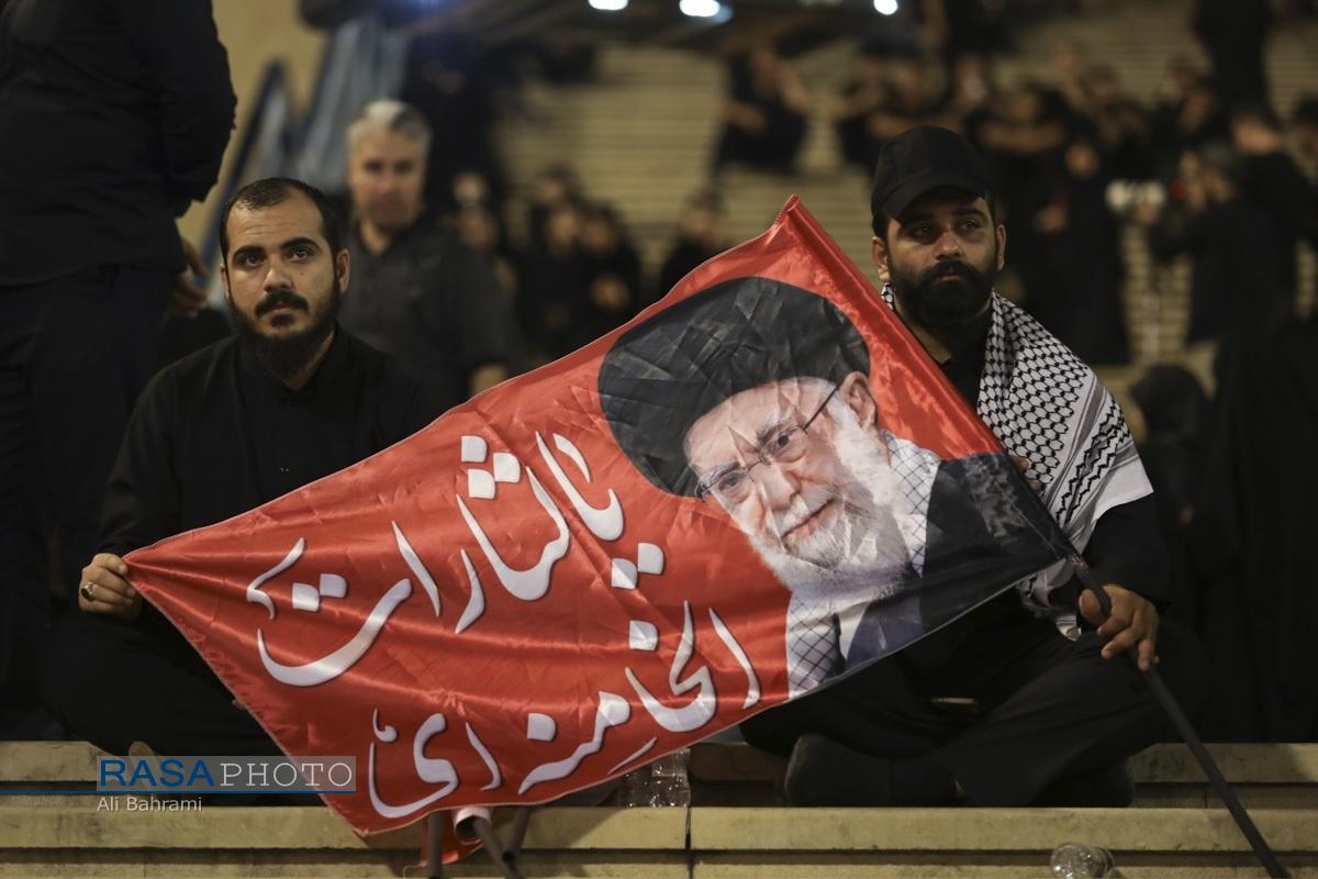 حال و هوای مصلی تهران ساعتی پیش از ورود پیکر مطهر رهبر شهید انقلاب