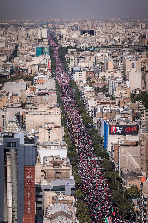 گیجی خبری اینترنشنال در برابر تشییع میلیونی پیکر رهبر شهید گیجی خبری اینترنشنال در برابر تشییع میلیونی پیکر رهبر شهید