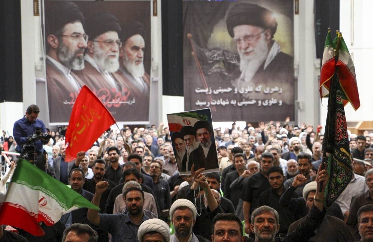اجتماع بزرگ نخبگان حوزه و دانشگاه فارس در سوگ رهبر شهید برگزار شد