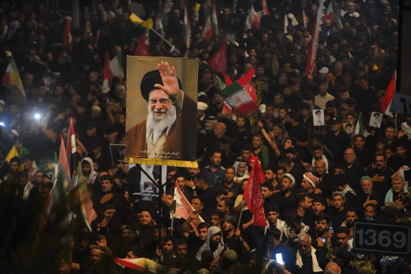 م/ پایان مراسم 7 ساعته تشییع پیکر رهبر شهید انقلاب در کربلا م/ پایان مراسم 7 ساعته تشییع پیکر رهبر شهید انقلاب در کربلا