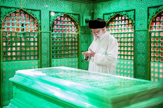 پایان تشییع تاریخی؛ قائد شهید امت همنشین امام رئوف شد