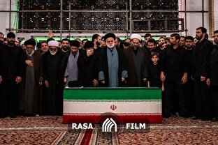 اقامه نماز بر پیکر رهبر شهید در مشهد مقدس