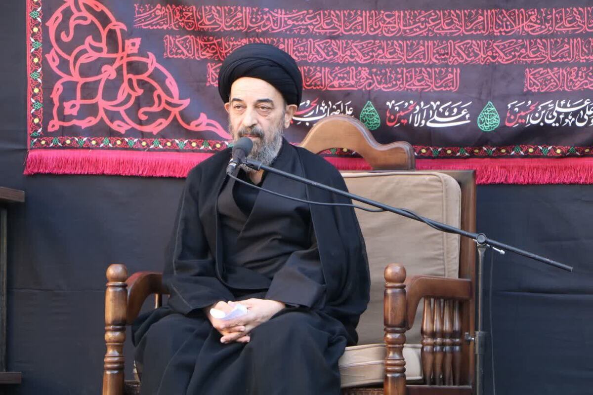 عزت حسینی، یک‌ مکتب و فرهنگ است