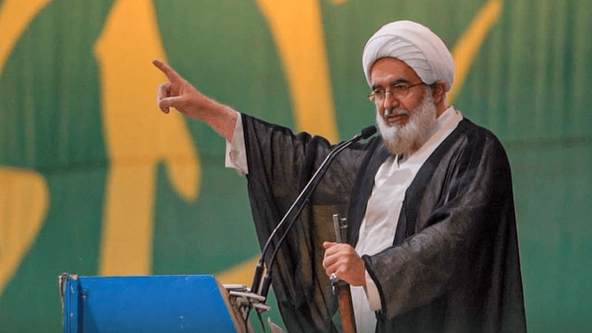 مسئولان نظام از خطوط قرمز و منافع ملی به هیچ‌وجه عقب‌نشینی نکنند
