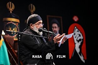 لحظاتی از مداحی آقای محمود کریمی | باید برخاست